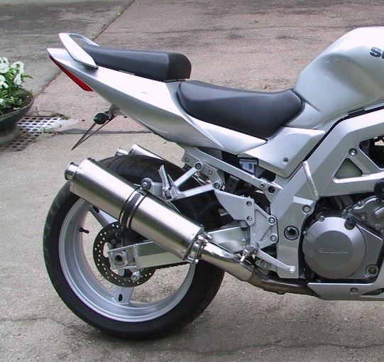 Soporte Colgante Para El Escape En Suzuki SV1000, SV1000N Y SV1000S, Modelo HG03LR De Cycle Machine Works