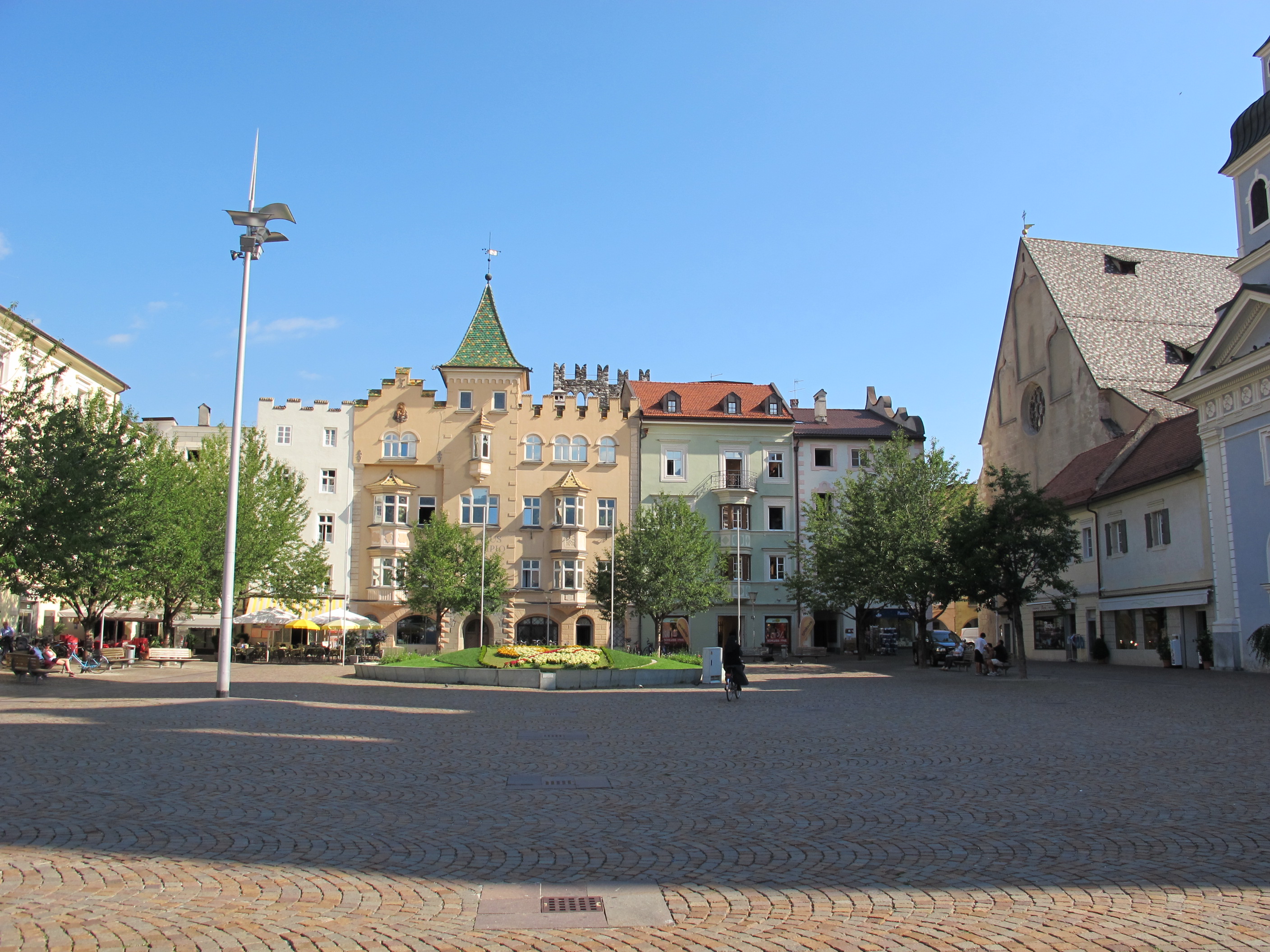 Bressanone_piazza_duomo_Roadsitalia