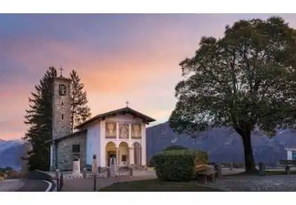 GHISALLO-PASS MIT DEM MOTORRAD: FAHREN SIE AUF ZWEI RÄDERN ZWISCHEN DEN SCHÖNHEITEN DES LARIANO UND DEM COMER SEE.