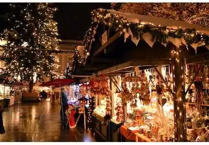 CHRISTMAS MARKETS BY MOTORCYCLE: STAGES ON TWO WHEELS AMONG THE MOST BEAUTIFUL ATMOSPHERES OF THE CHRISTMAS ADVENT
